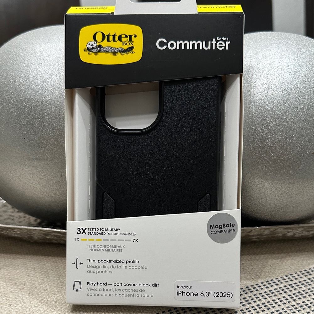 OtterBox Commuter Series Black Case for iPhone 17